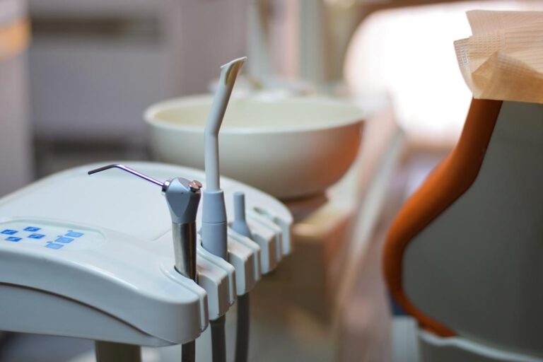 Chirurgia Stomatologiczna: Innowacje Wspierające Zdrowie Jamy Ustnej