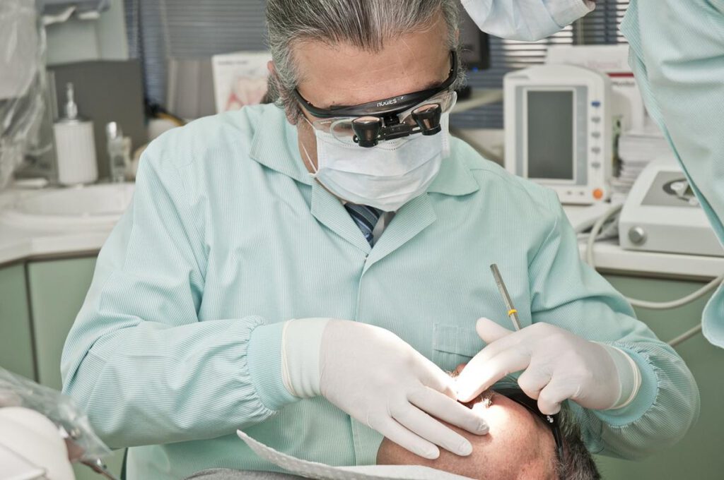 Chirurgia Stomatologiczna: Innowacje Wspierające Zdrowie Jamy Ustnej
