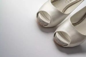 Skrywane historie obuwia: fascynujące anegdoty i ciekawostki związane z butami damskimi