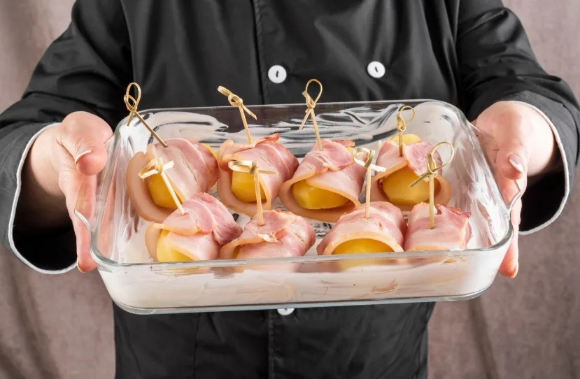 Od pieca prosto do klienta – jak opakowania aluminiowe usprawniają pracę gastronomii?